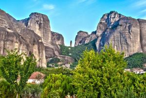 - une vue sur les montagnes de Metora dans l'établissement Hotel Doupiani House, à Kalambaka