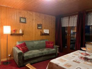 Predel za sedenje v nastanitvi Soldanella Cervinia apartment Vda Vacanze in Vetta CIR 0253