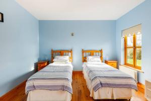 A bed or beds in a room at Yellow House