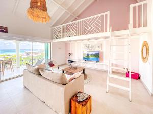 Khu vực ghế ngồi tại Princess Manon Beachfront Ocean view Orient Bay