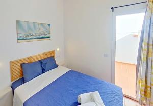 Una cama o camas en una habitación de Apartamento Binibeca Nou Cami de Cavalls