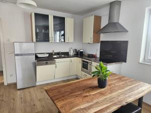 Una cocina o kitchenette en Gunskirchen - Wels Wohnung