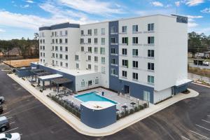 Басейн в Courtyard by Marriott Pensacola I-10 West або поблизу