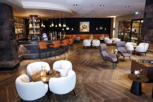 Salon ili bar u objektu Van der Valk Hotel Oostzaan - Amsterdam