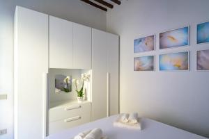 Giường trong phòng chung tại Pisa Art Apartment