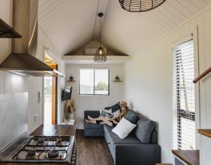 A kitchen or kitchenette at Yamba Tiny House Irene