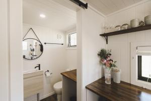 A bathroom at Yamba Tiny House Irene