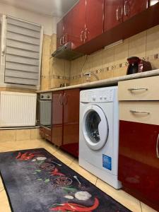 Dapur atau dapur kecil di Apartament B Orizont