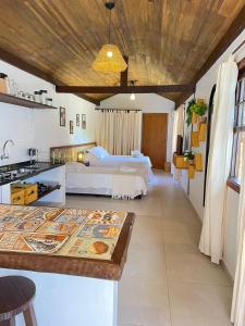 A bed or beds in a room at Villa Tiê Paraty