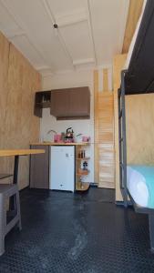 Kitchen o kitchenette sa Atacama Loft & Glamp