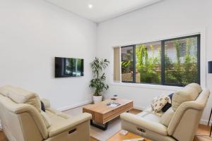 Televisyen dan/atau pusat hiburan di Avenue Escape - Contemporary Living at Corrimal