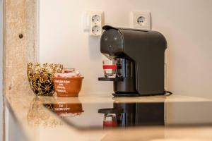 Coffee and tea making facilities at Albergue do Infante