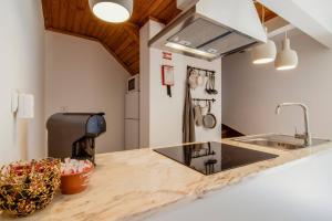 A kitchen or kitchenette at Albergue do Infante