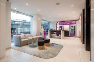 A seating area at YOTEL Porto