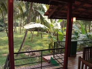 En hage utenfor Beach Village Holiday Homes Goa