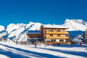 Hotel Burgwald - Ski In & Ski Out בחורף