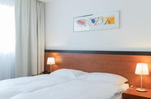 Tempat tidur dalam kamar di Motel Gottardo Sud