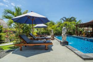 Bagus Dream Beach Villa Lembongan 내부 또는 인근 수영장