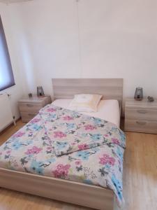 Ліжко або ліжка в номері Agréable maison avec cour à 10min de Liège