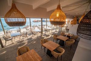 Restoran atau tempat lain untuk makan di Ramada Loutraki Poseidon Resort