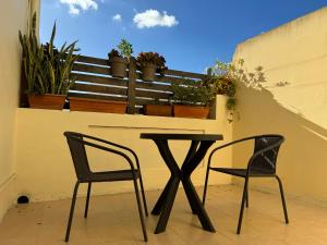 Μπαλκόνι ή βεράντα στο Private One Bedroom Apartment close to Airport in Luqa