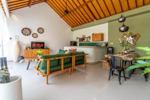 Dapur atau dapur kecil di CASTELU 3BR peacefully villa near Mertanadi