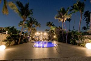 Swimming pool sa o malapit sa Tracadero Beach Resort