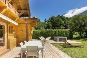 Chalet Béchar - 10pax - 155m2 Rénové - Sauna - Jacuzzi - Vues sur le Massif du Mont-Blanc 야외 정원