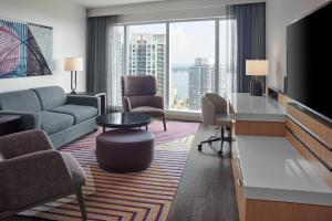 Zona d'estar a Delta Hotels by Marriott Toronto