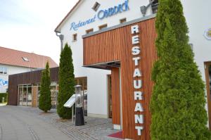 ein Gebäude mit einem Schild zur regionalen Orthodoxie in der Unterkunft SEETELHOTEL Nautic Usedom Hotel & Spa in Ostseebad Koserow