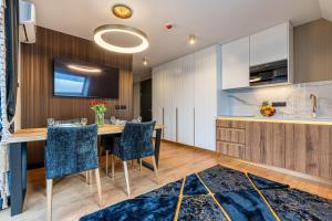 a kitchen and dining room with a table and chairs at Aparthotel Diamond SPA Aqua in Białka Tatrzanska