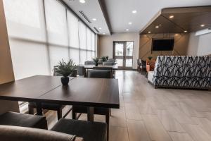 พื้นที่นั่งเล่นของ Holiday Inn Express Toronto-North York, an IHG Hotel