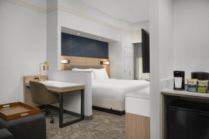 Кровать или кровати в номере SpringHill Suites by Marriott Annapolis