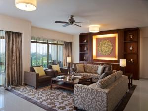 Uma área de estar em Shangri-La Serviced Apartments, Yangon