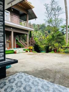 Сад в Linn View Home Stay Munnar