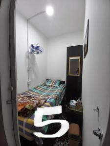 Giường trong phòng chung tại oNLY MALE GENDER ROYAL LUXURY PARTITION SMALL ROOM