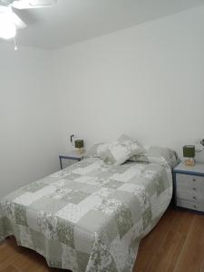 Rúm í herbergi á Apartamento_Santa Isabel