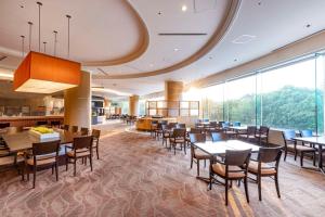 Restoran ili neka druga zalogajnica u objektu Hilton Tokyo Narita Airport