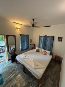 Barefoot Hostels, Varkala tesisinde bir odada yatak veya yataklar