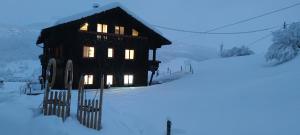 Ferienhaus am Berg semasa musim sejuk