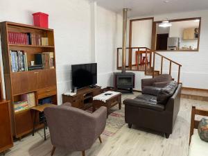 a living room with a couch and a television at Magnolio in Colonia del Sacramento