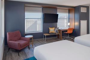 Ліжко або ліжка в номері Aloft New Orleans Downtown