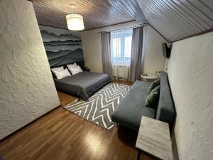 Tempat tidur dalam kamar di Зоряні Карпати