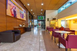 Гостиная зона в Hotel Nacional Inn Curitiba Estação Shopping