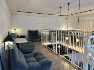 A seating area at New Generation Hostel Milan Center