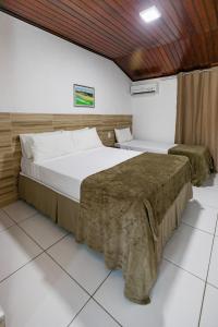 A bed or beds in a room at Hotel Casa Blanca Porto Seguro