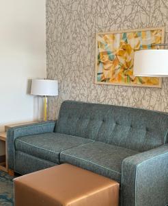 Zona d'estar a Home2 Suites Williston Burlington, Vt