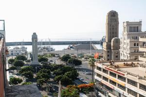 Pemandangan umum Santa Cruz de Tenerife atau pemandangan kota yang diambil dari hotel