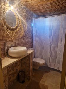 A bathroom at Les Bungalows d'Armelle