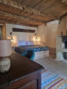 A bed or beds in a room at Les Bungalows d'Armelle